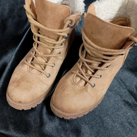 Cliffs by White mountain size five and a half tan work boot with fur on top - Picture 5 of 10